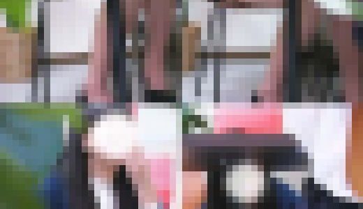 そのパンツ・・・わざと？　この不思議ちゃん、気があるのでは？