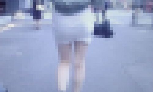 超美脚スタイルの美女がタイトミニスカート履いてプリ尻ふって歩いてるよ