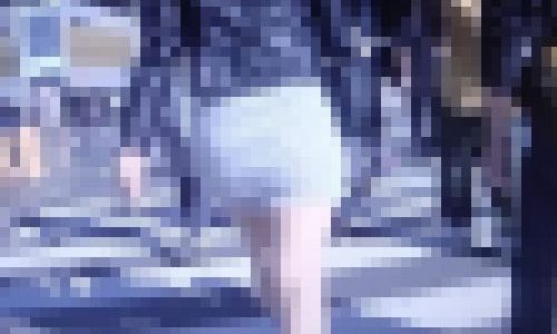 セクシー度満点の美女がタイトニットワンピ着て美巨尻モッコリさせて歩いてるよ