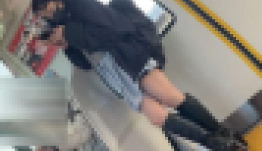 陰キャ学生の私服はロングブーツに絶対領域でエチエチな件