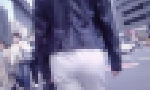 カッコイイ系の極上美人お姉さんが白い極薄ピタパン履いて歩いてるよ