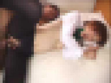 女子学生のミニスカートが風でヒラヒラそよいで男たちの偏執志向をくすぐる！　Part 1