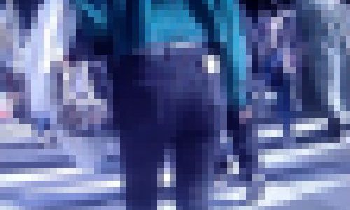 企業の受付してそうな美人お姉さんがスキニーデニム履いて超デカ尻パンパンにさせて歩いてるよ