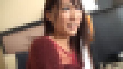 スレンダー美乳の19歳アパレル店員が電マと生挿入で悶絶してダメだと言ったのに中出しされる