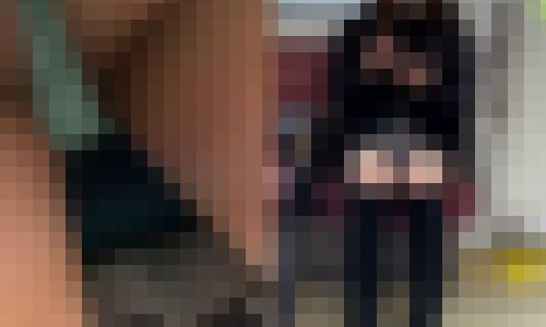 逆さ撮りでハミ●ンしちゃってるJDを向かいの席から