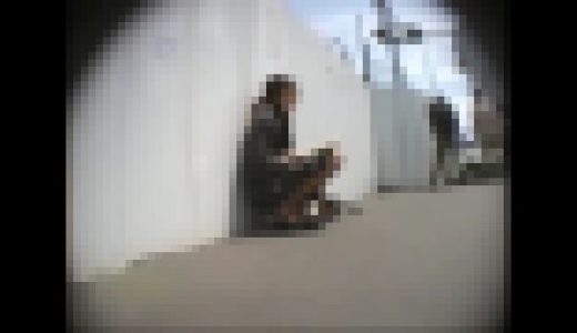 【素人パンチラ】工事現場で座る人数人