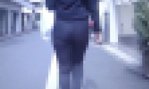 超美人お姉さんがタイトスウェットパンツ履いて美巨尻モッコリさせて歩いてるよ