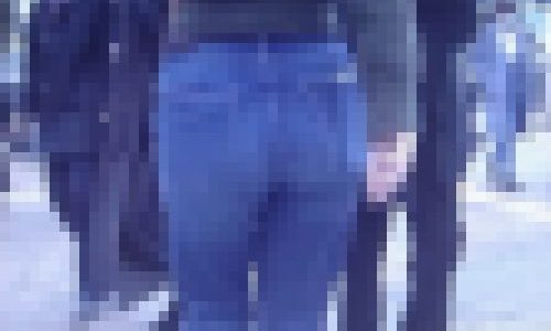 超絶クビレ美巨尻の極上美女がタイトデニム履いてめちゃくちゃカラダをクネらせながら歩く姿がエロ過ぎる