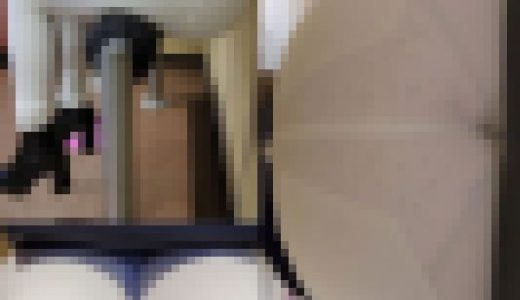 【ホワイトスキニー】パンティーが透けて丸見えの金髪お姉さん6