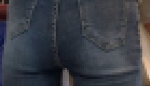 090 アイドル級で可愛い女子大生のスキニー尻