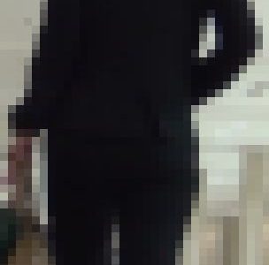 茶パツッな パンツスーツお姉さん
