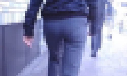 バリキャリ系の美女がタイトスラックス履いて美巨尻パンパンにさせて歩く姿がエロ