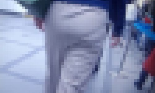 超美爆尻の美人お姉さんがチノパンをパッツンパッツンにさせて歩いてるよ