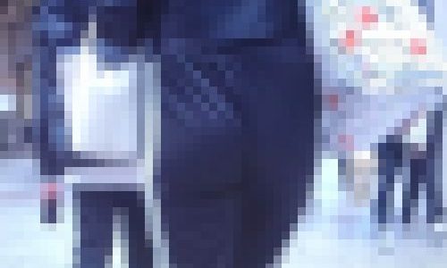 長身美人お姉さんがスウェット履いて美尻プルンプルンさせて歩いてるよ