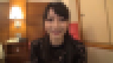 清楚系の20歳スナック嬢が若い体を巨根で突かれアソコをマン汁でベトベトにして喘ぐ