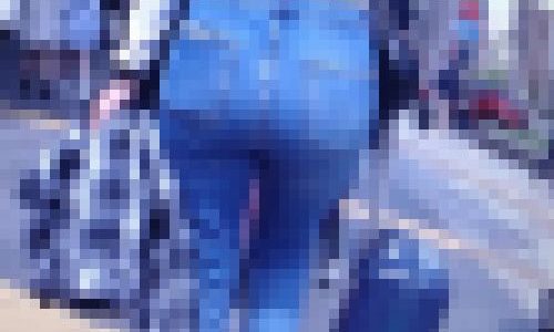 超スーパードエロ美爆尻美女がデニムパンパンに膨らませて歩いてる姿がエロ過ぎる