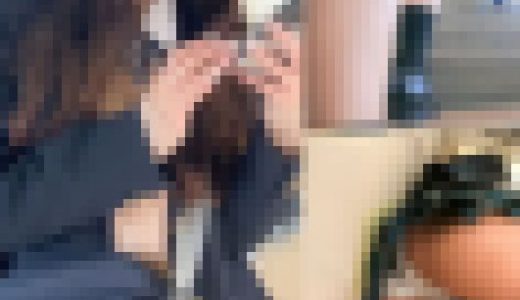 【前編】 執念の追い撮り！青チェスカートの白パンとハミ生尻。美●女J●の純白パンティと食い込みがエロ過ぎた件、、