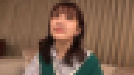 ハーフっぽい顔の20歳女子大生が巨根で膣奥を激しく突かれる快感に喘ぎまくる