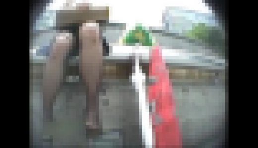 【素人パンチラ】お姉さんの油断