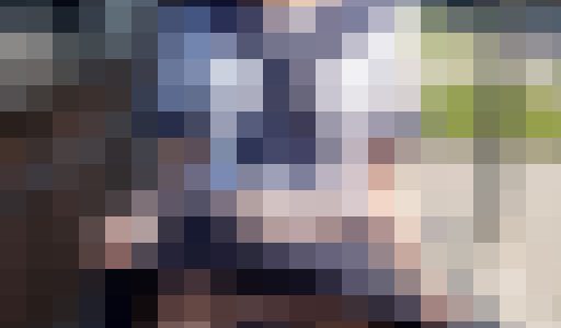 【パンチラ】恥ずかしく顔を赤ながらパンツを見せるセーラー服女子