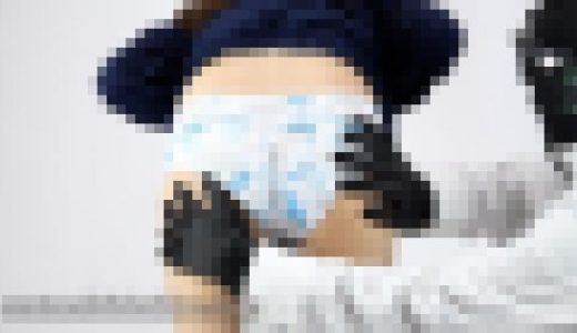 可愛い下着を履いて男にお尻やアソコを触られるフェチf818