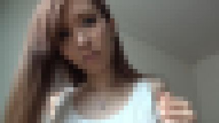 ギャル系スレンダーの22歳専門学校生が巨根でパイパンのアソコを突かれマン汁でベトベト