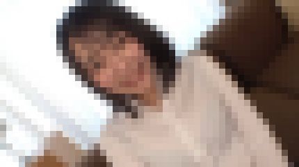 清楚で真面目そうな22歳OLが膣奥を激しく突かれ白い肌を紅潮させ喘ぎまくる