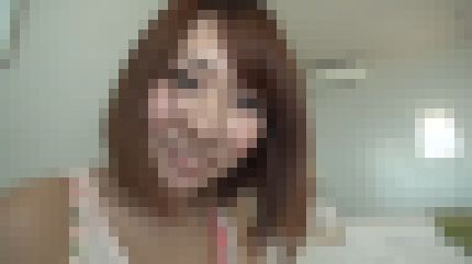 色白美乳の23歳カフェ店員が1年ぶりの挿入に感じまくってアソコはマン汁でベトベト