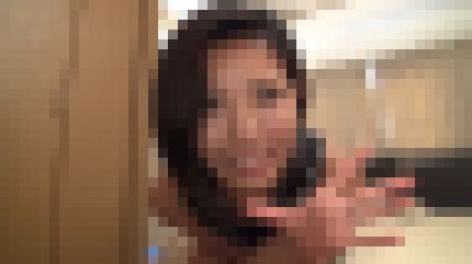 若くて健康的な20歳フリーターが日焼け跡が残るスレンダーボディを突かれ快感に喘ぐ