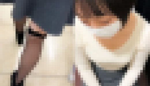 公共の場で誘惑してくる淫乱お姉さん///公衆トイレに連れ込まれ、、、♡