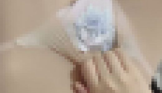 貧困裏アカ女子めぐの自撮りパンスト引き裂きクラッシュ＆乳首チラ動画