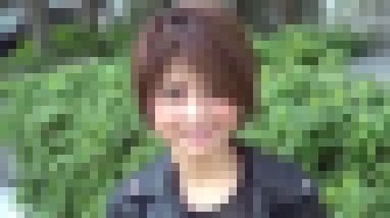 ハーフっぽい顔立ちの巨乳の真面目そうな子が騎乗位で快楽を貪るように腰を振る