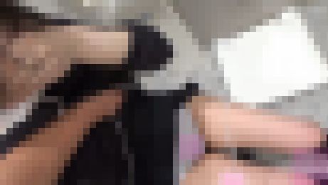 18歳JD純白ﾊﾟﾝﾃｨ盗撮＆手ｺｷ「脚に出さないで！」「もぉ～！怒」