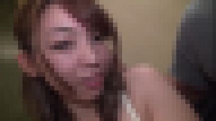 スレンダー美乳の27歳人妻がスベスベの白い肌を紅潮させて他人棒に喘ぐ