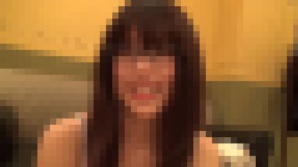 スレンダー美巨乳の21歳カフェ店員が巨根を挿入され自ら腰を振って快楽に耽る