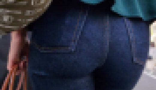 履きこなされたデニムが妖艶なお姉さん