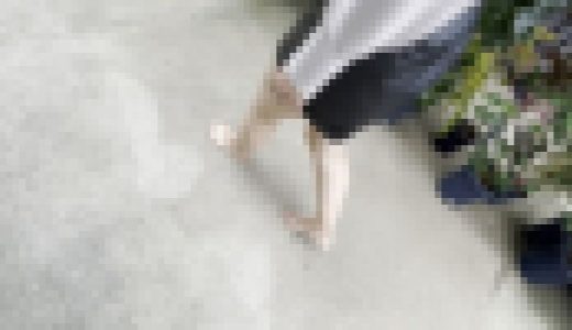 【完全裸足】第35弾！裸足で広い公園施設を歩く女性 part1