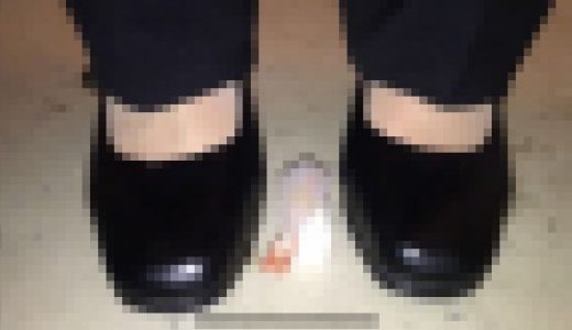 パンプスで寿司踏み潰し4