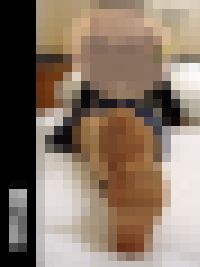 伝線つま先から放たれるミツカン臭。余裕の大股ヌードと足の裏。踊る尻と足裏編・1【個撮】