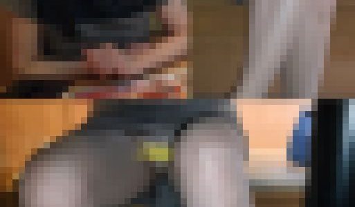 会社の同僚を食事休憩中にパンチラ撮影！　vol.32