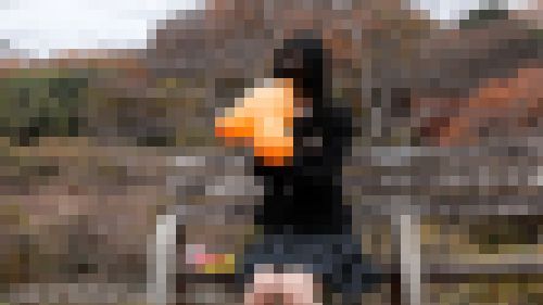 ウサギの耳の風船を息で膨らまし割りするフェチ動画f881