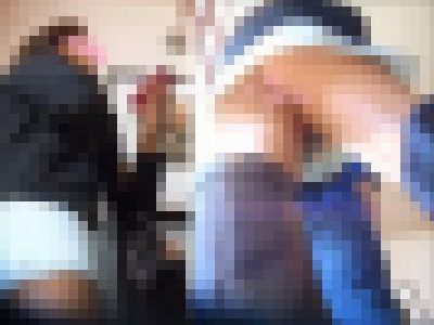 【くい込みTバック！】カフェで順番待ちしているお姉さんをローアングルで盗撮してやった！！！