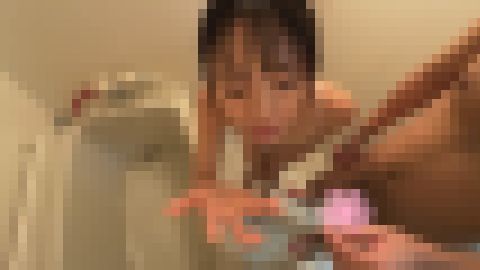 ちびっ子にスク水着せて風呂場で大量顔射！！