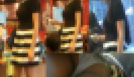 キレイ系お姉さんのボーダーミニドレスから覗く白パンティを盗撮www